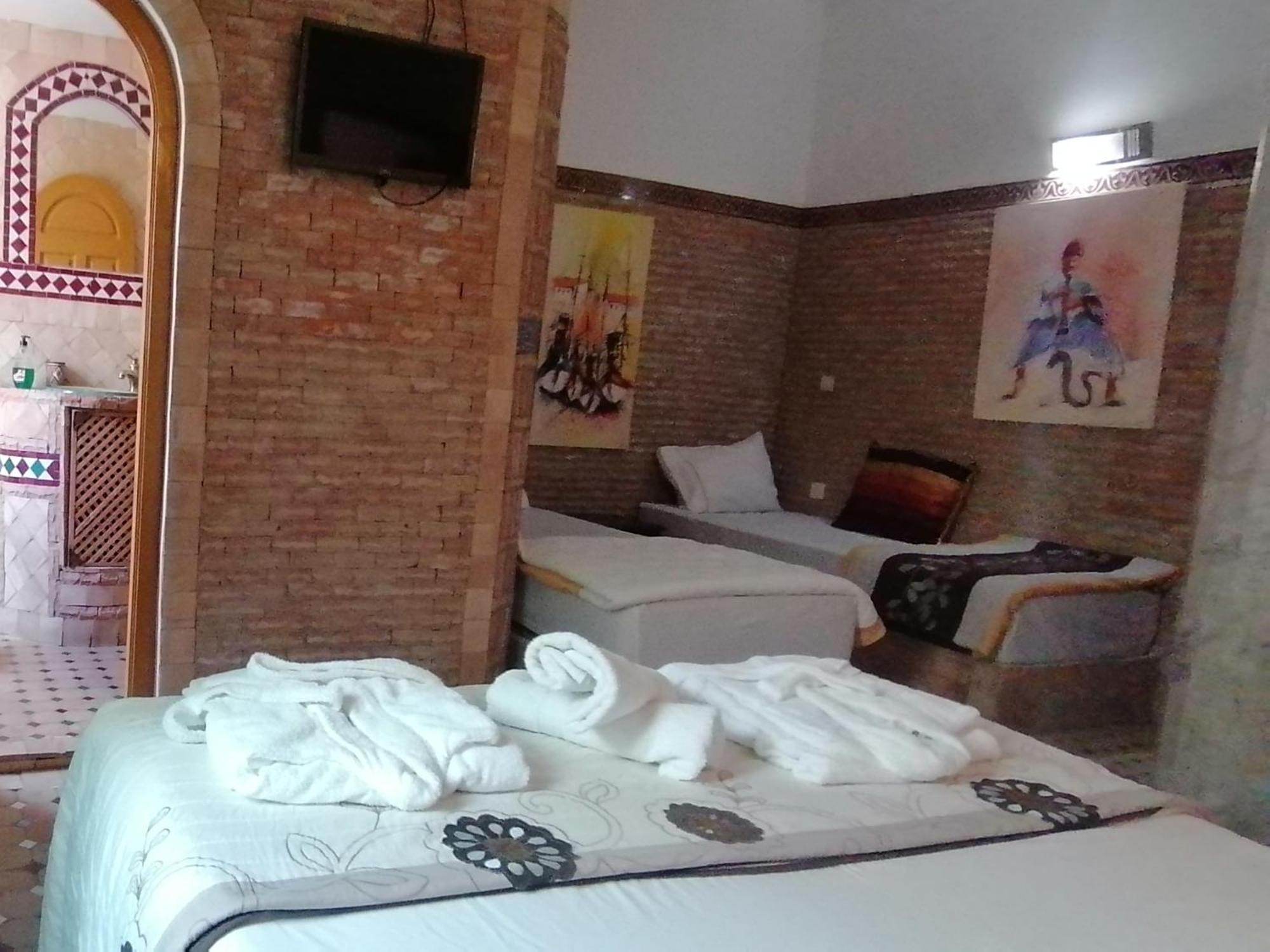 Pasta Plaza Hotel Asilah Room photo